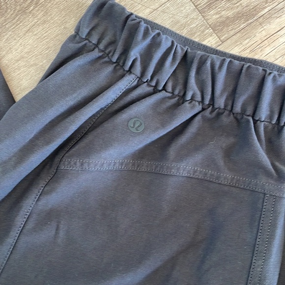 Lululemon Light Utilitech Cargo Pocket High-Rise Pant
Graphite Grey - Picture 10 of 10